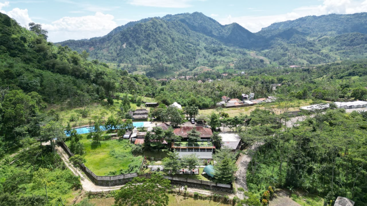 Pantauan udara Radar Bogor di Kedai Kopi Ki Demang, Desa Sukaharja, Kecamatan Sukaharja, Kabupaten Bogor.