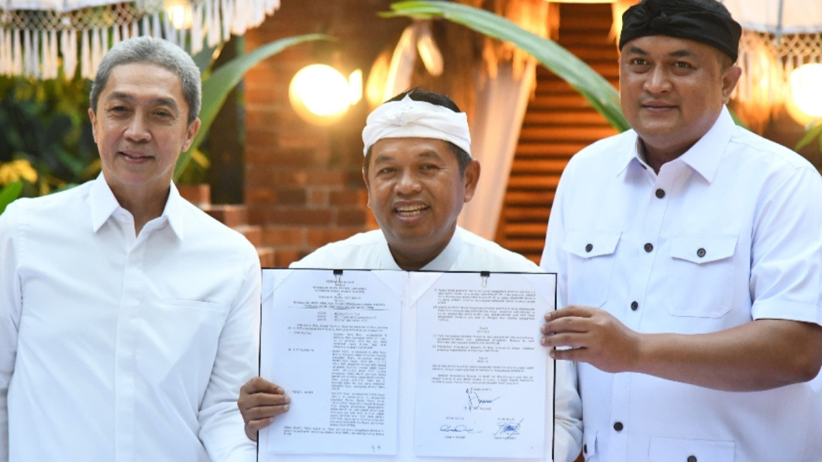 Penandatangan MoU Pengelolaan sampah berbasis teknologi oleh Gubernur Jawa Barat Dedi Mulyadi, Bupati Bogor Rudy Susmanto, dan Wali kota Bogor Dedie A Rachim.