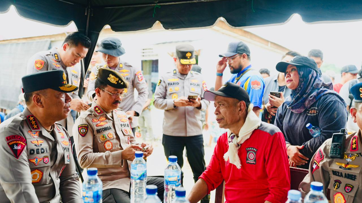Penyaluran bantuan logistik untuk korban banjir di Aceh Tamiang