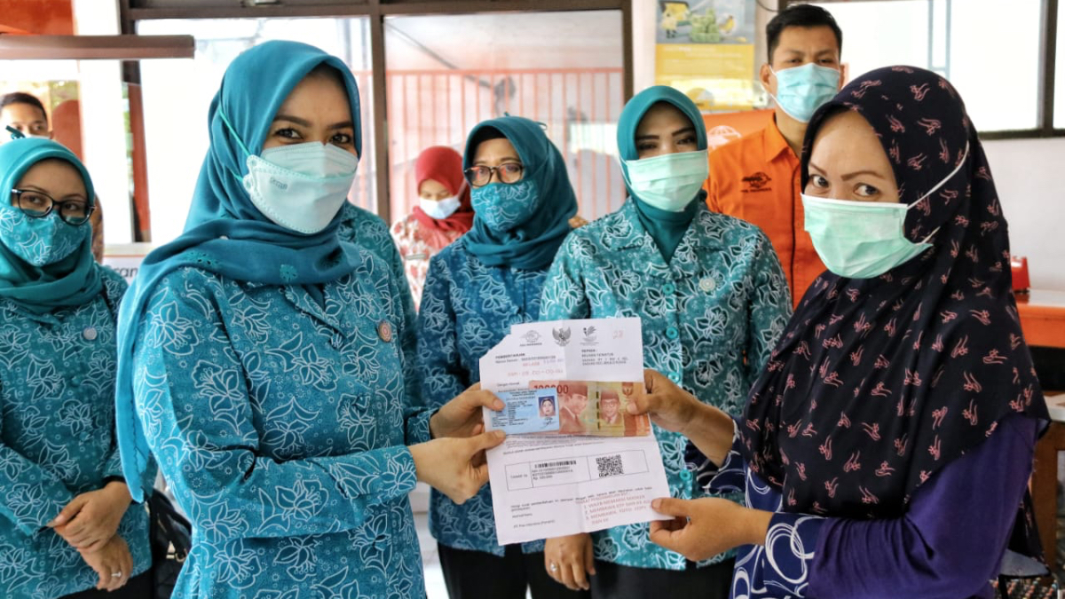 Ilustrasi. Pemberikan bansos untuk KPM PKH BPNT.