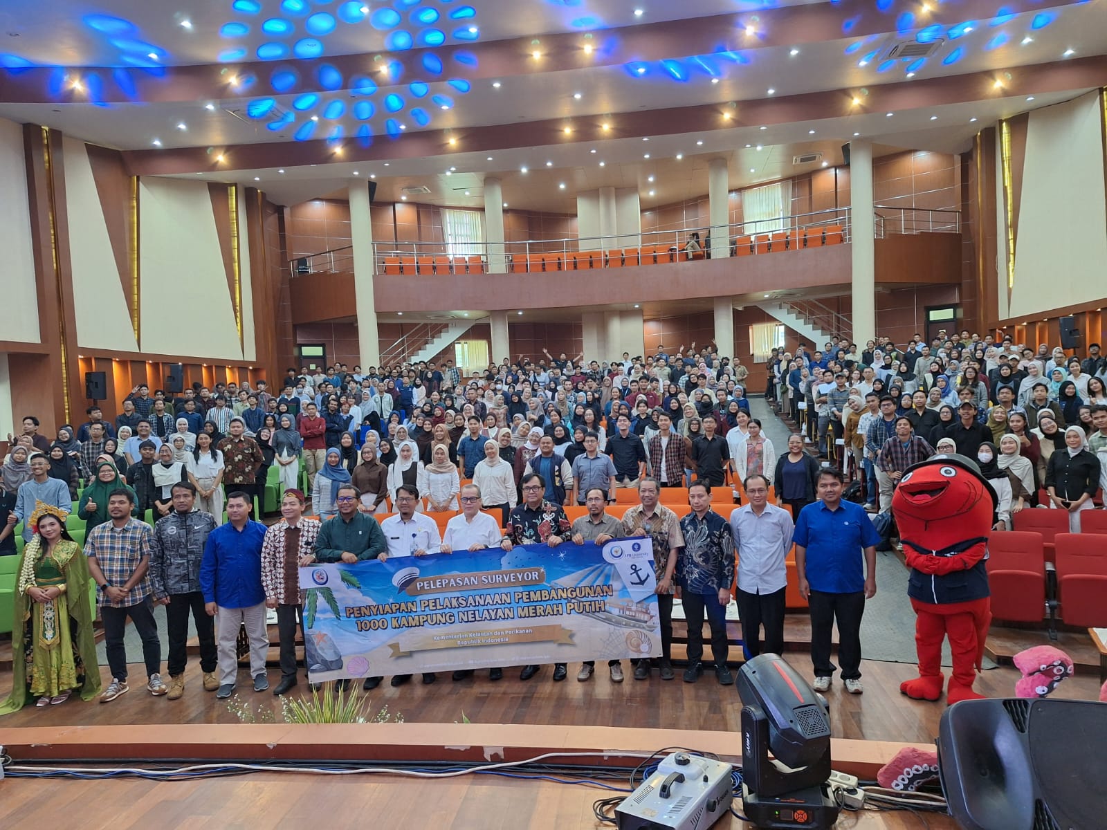 IPB University bersama Kementerian KKP melepas Peserta Surveyor KNMP ke 279 desa di 17 provinsi se-Indonesia Indonesia di Auditorium Fakultas Ekonomi dan Manajemen Kampus IPB Dramaga.