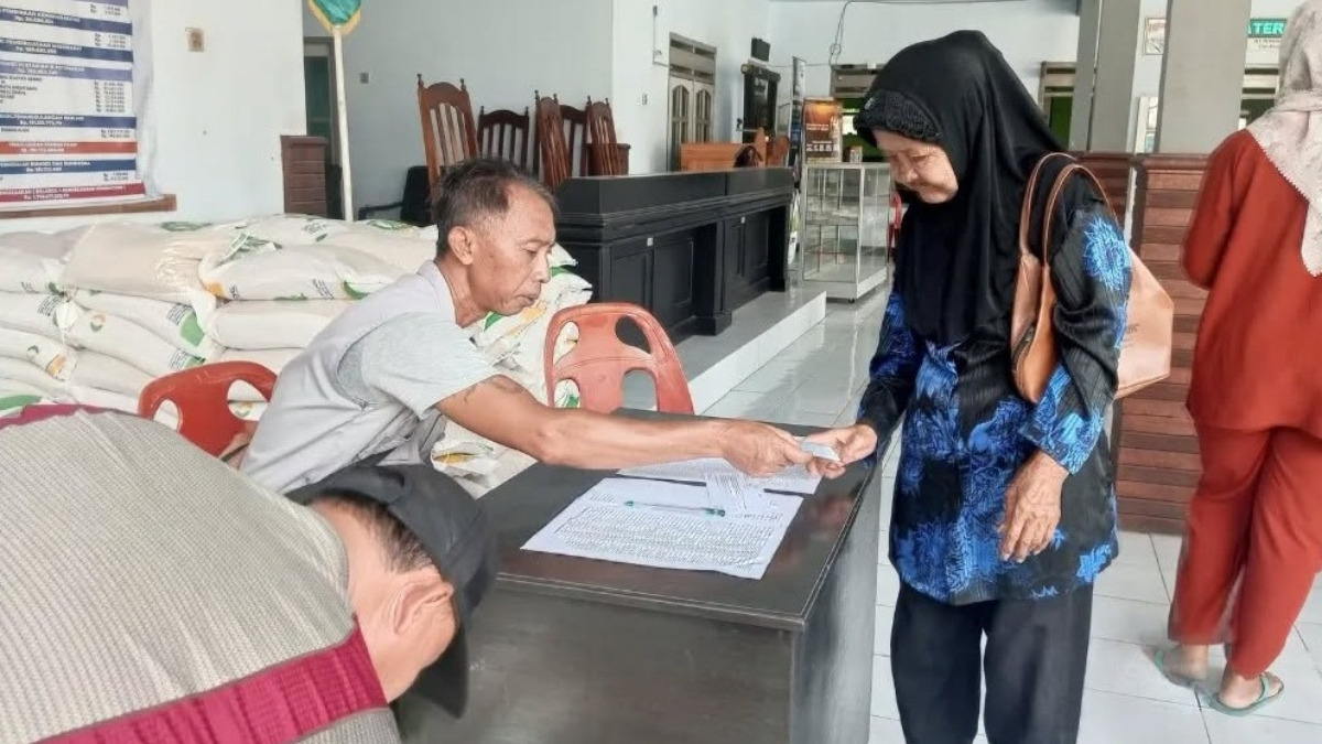 Ilustrasi penyaluran bansos PKH BPNT.