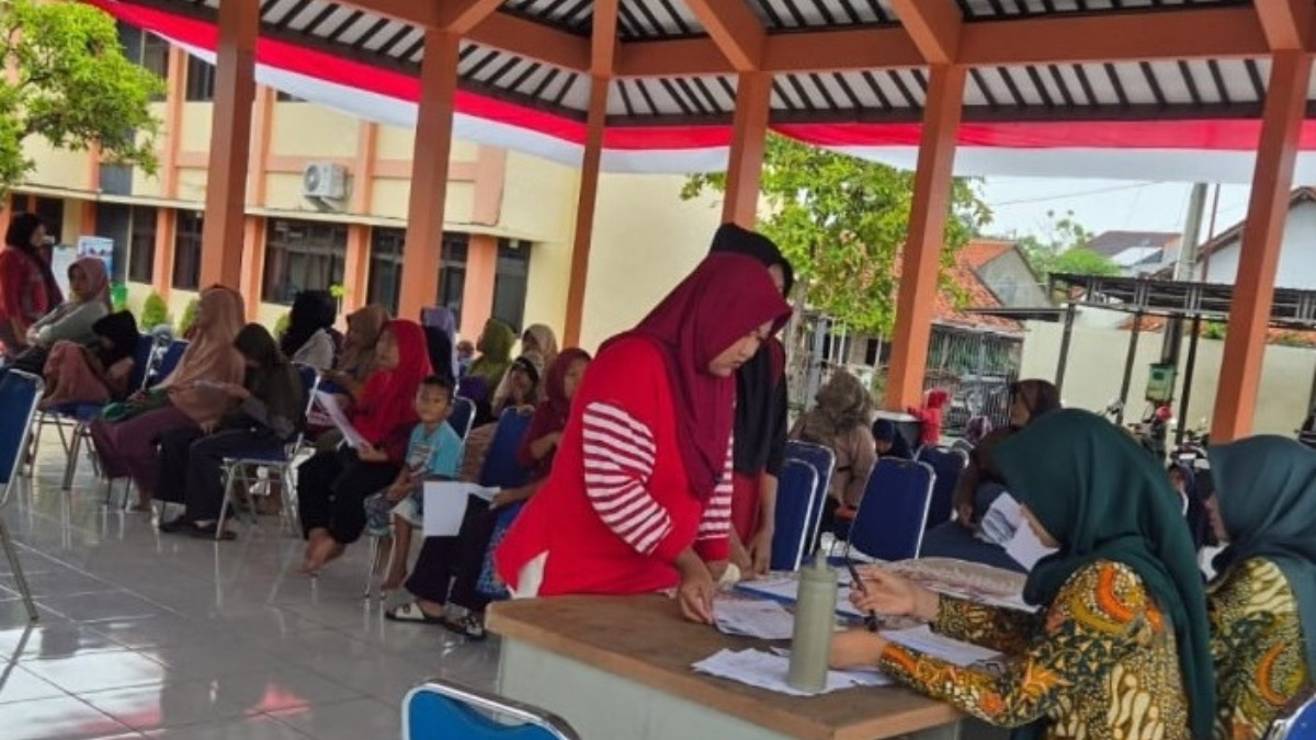 Ilustrasi. Pengambilan bansos PKH BPNT.