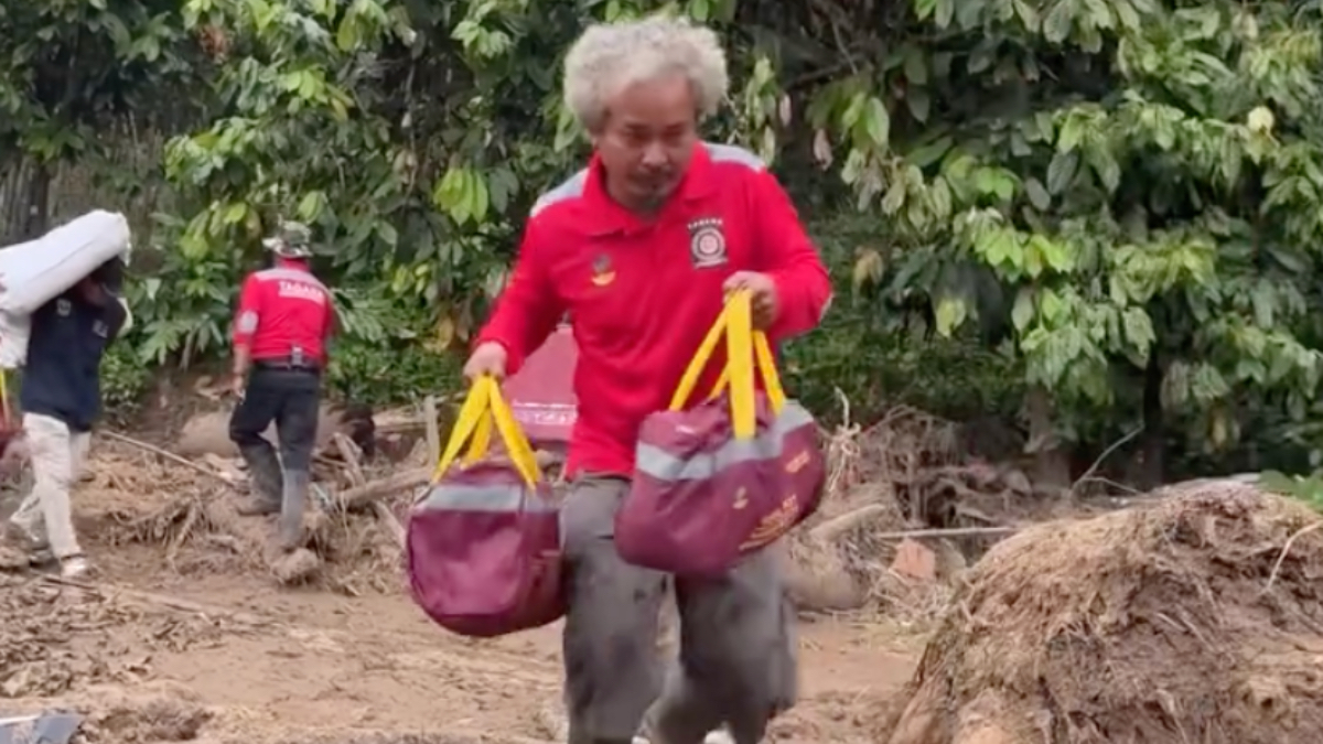 Bantuan Kemensos di Kabupaten Agam, Sumatera Utara ke korban bencana alam.