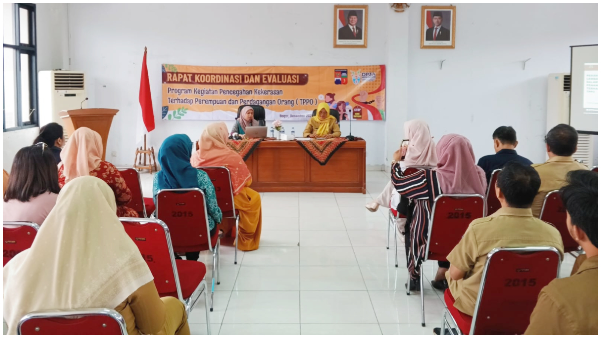 Rapat Koordinasi dan Evaluasi Program Pencegahan Kekerasan terhadap Perempuan serta TPPO di Aula DP3A Kota Bogor.