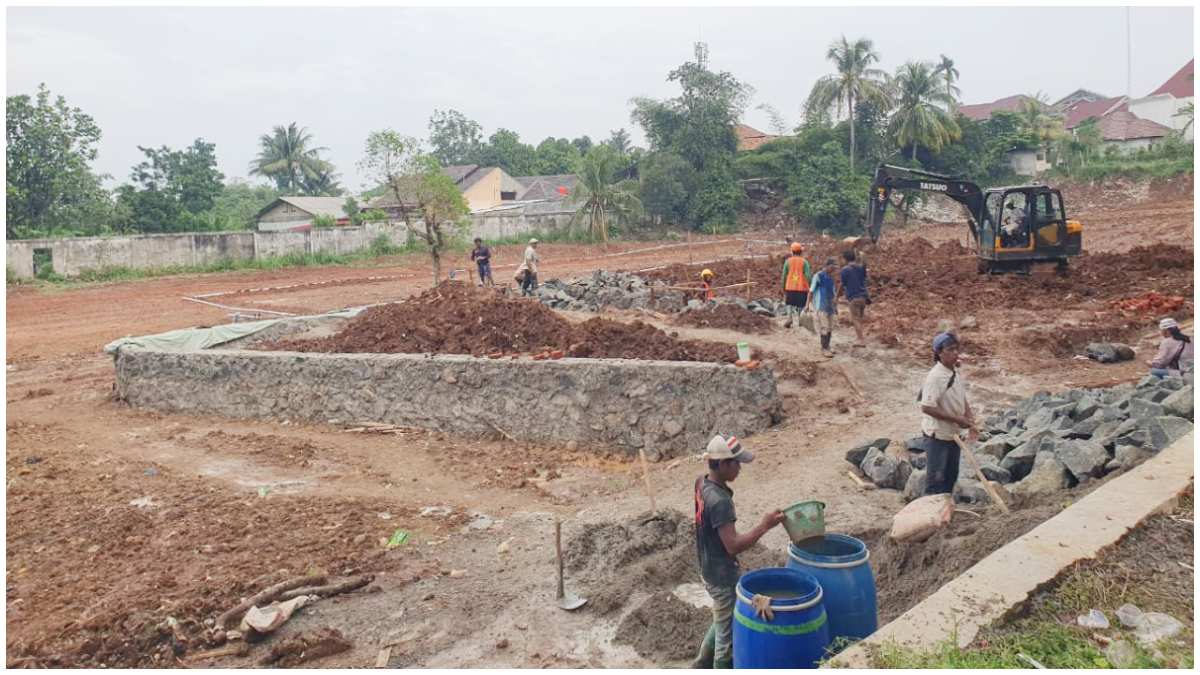 Progres pembangunan Pasar Petani Garuda.