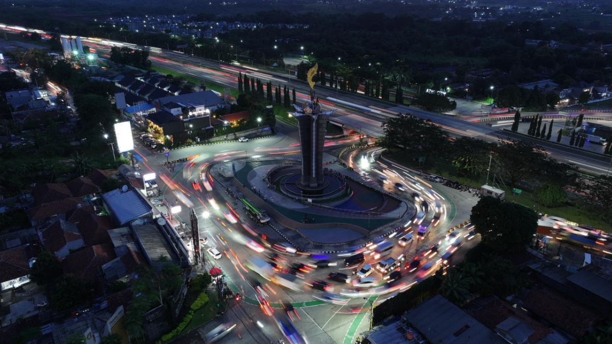 Kujang di Tugu Pancakarsa Bogor.
