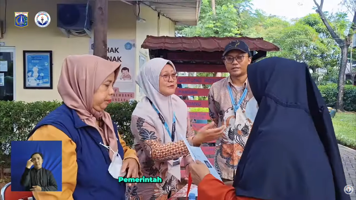 Ilustrasi KPM yang akan mengambil bansos