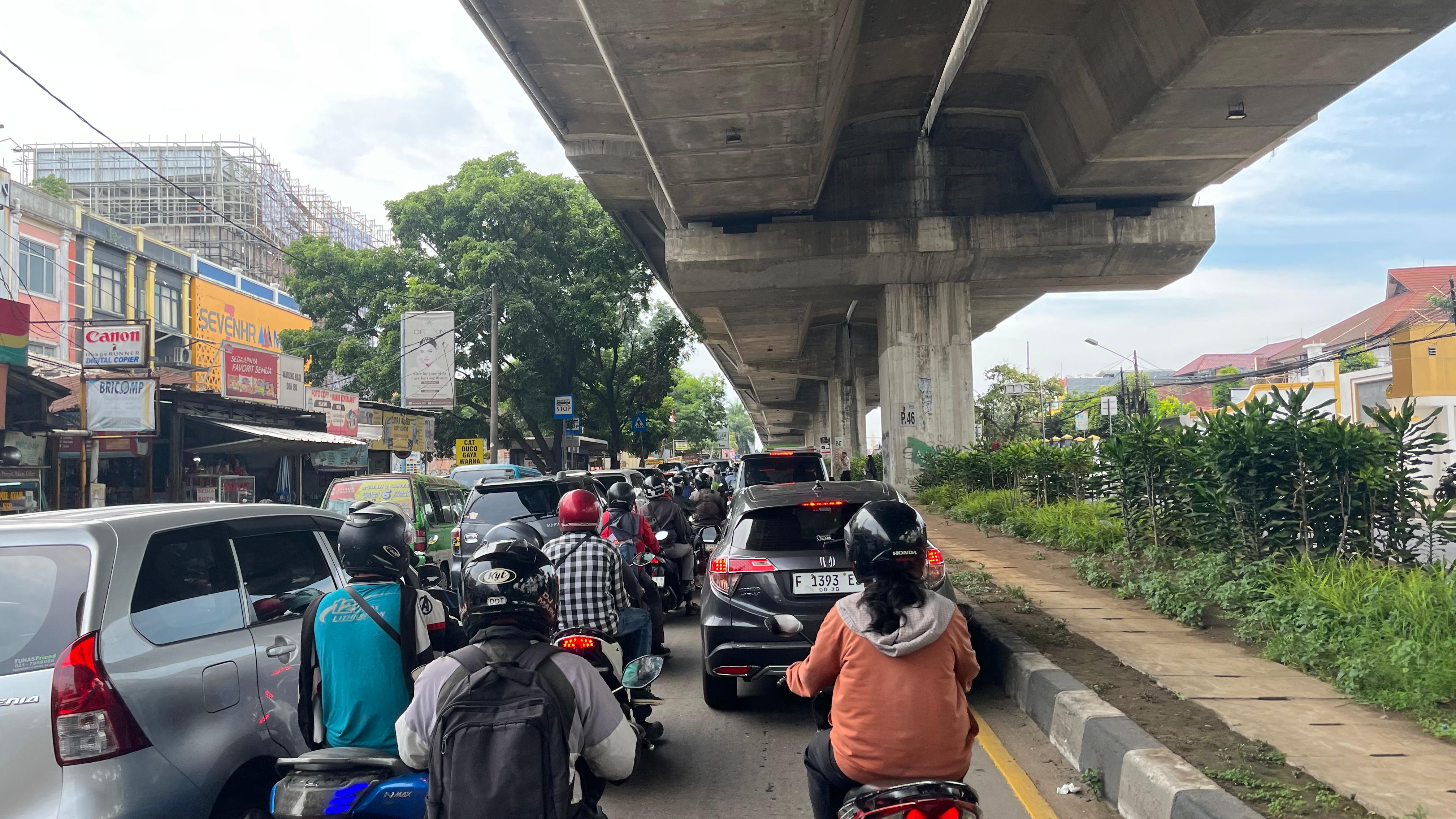 Kemacetan parah terjadi di Jalan Sholeh Iskandar, Kota Bogor.