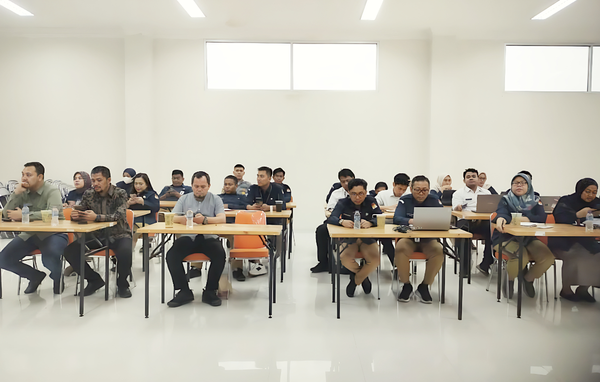 Para Komisioner hingga staf KPU Kabupaten Bogor saat menghadiri Training Optimalisasi Peran Humas yang diselenggarakan, Selasa (9/12/2025).