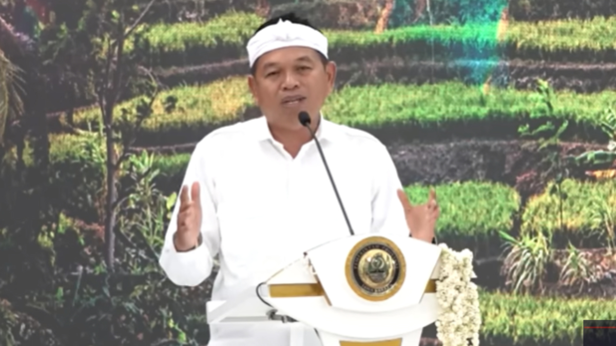 Gubernur Jawa Barat Dedi Mulyadi menyarankan siswa belajar di alam terbuka selain di dalam kelas.