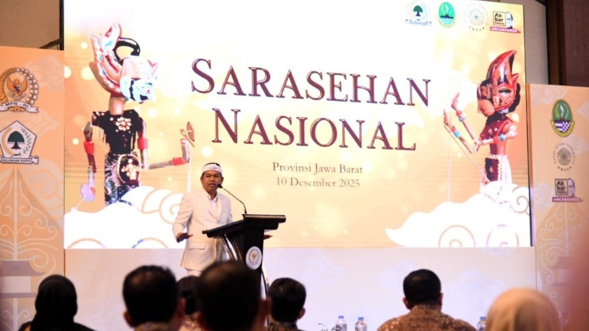 Gubernur Jawa Barat Dedi Mulyadi memberikan sambutan dalam acara sarasehan nasional.