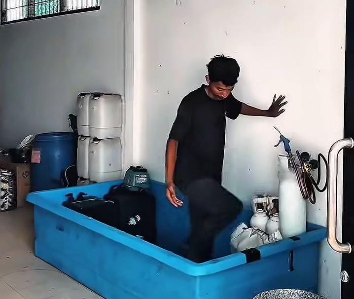Kejaksaan Negeri Kabupaten Bogor, saat mengamankan puluhan ribu ekor benih lobster siap ekspor di Parung Panjang, Kabupaten Bogor.