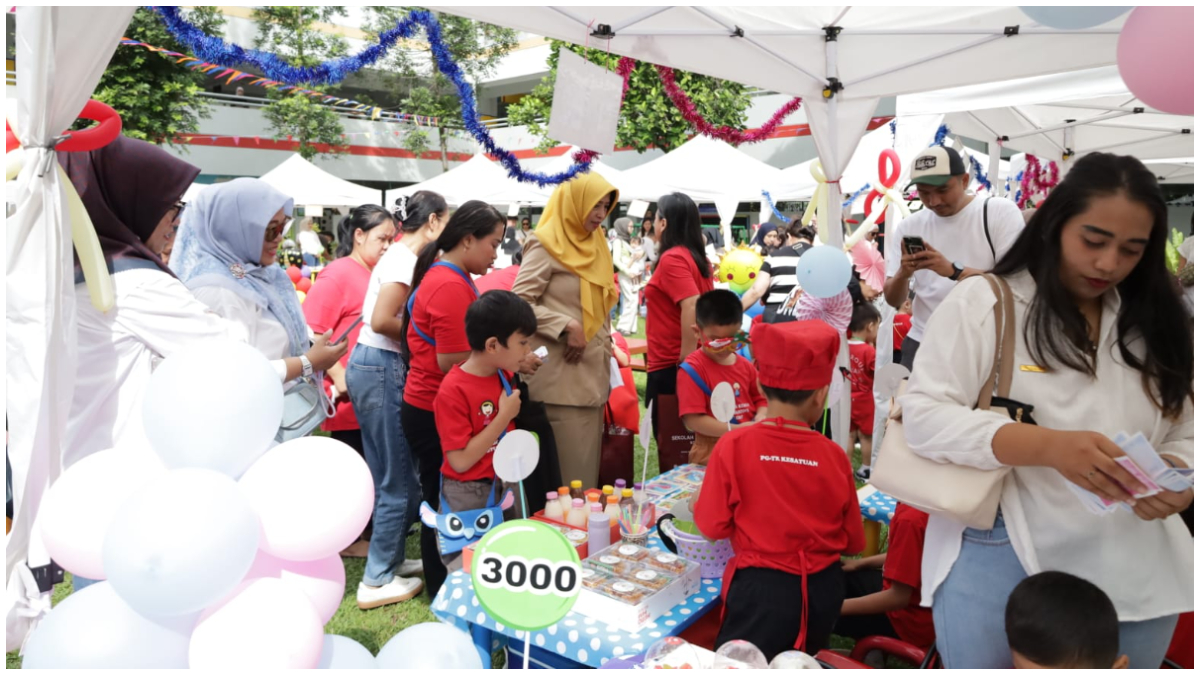 Suasana kegiatan Market Day di TK Kesatuan Kota Bogor.