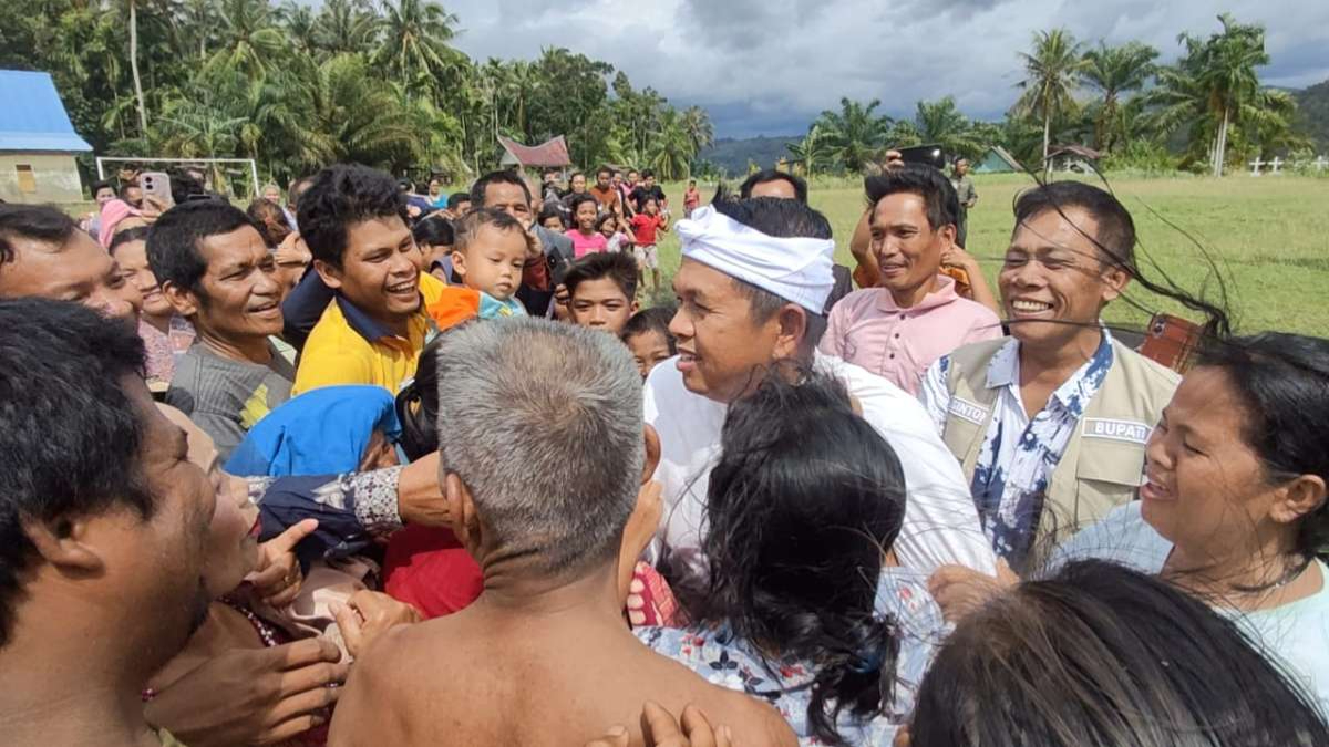Dedi Mulyadi bersama warga Jabar yang terdampak bencana Aceh, Sumbar, dan Sumut