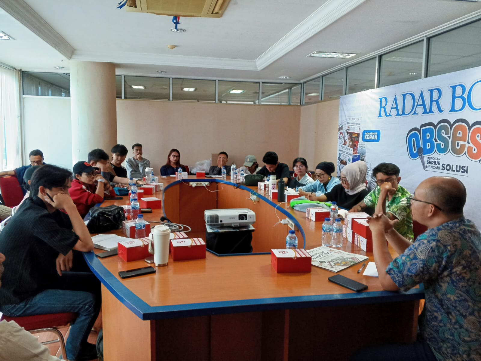 Yayasan AKSI Keadilan Indonesia (AKSI) melakukan kunjungan ke redaksi Radar Bogor di Graha Pena Bogor, Kota Bogor.