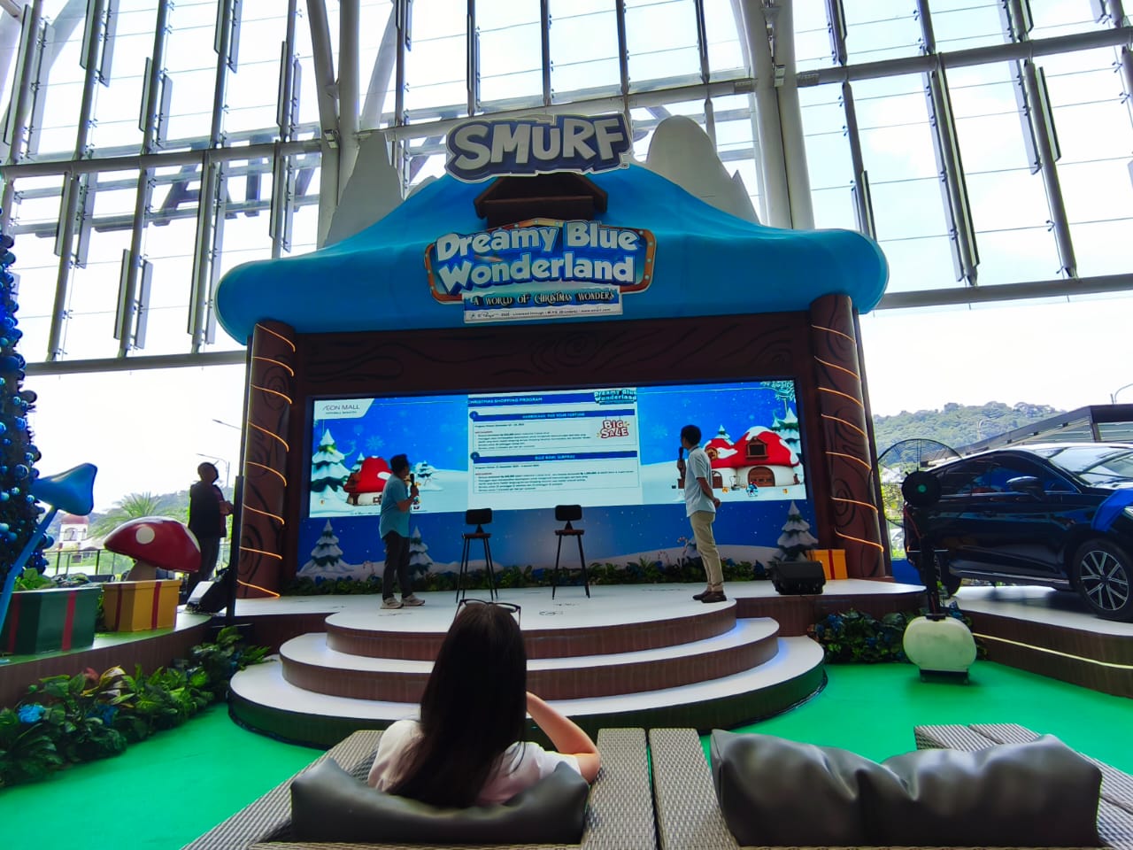 AEON Mall Sentul City mebghadirkan program bertajuk Dreamy Blue Wonderland untuk liburan Natal dan Tahun Baru