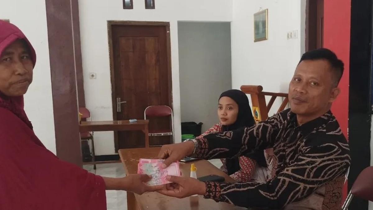 Ilustrasi pengambilan dana bansos BLT Rp900 ribu