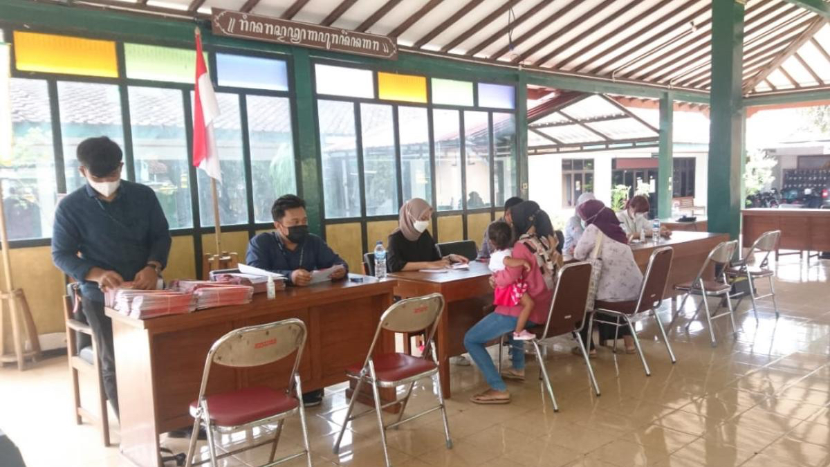 Ilustrasi. Penyaluran bansos PKH BPNT untuk KPM.