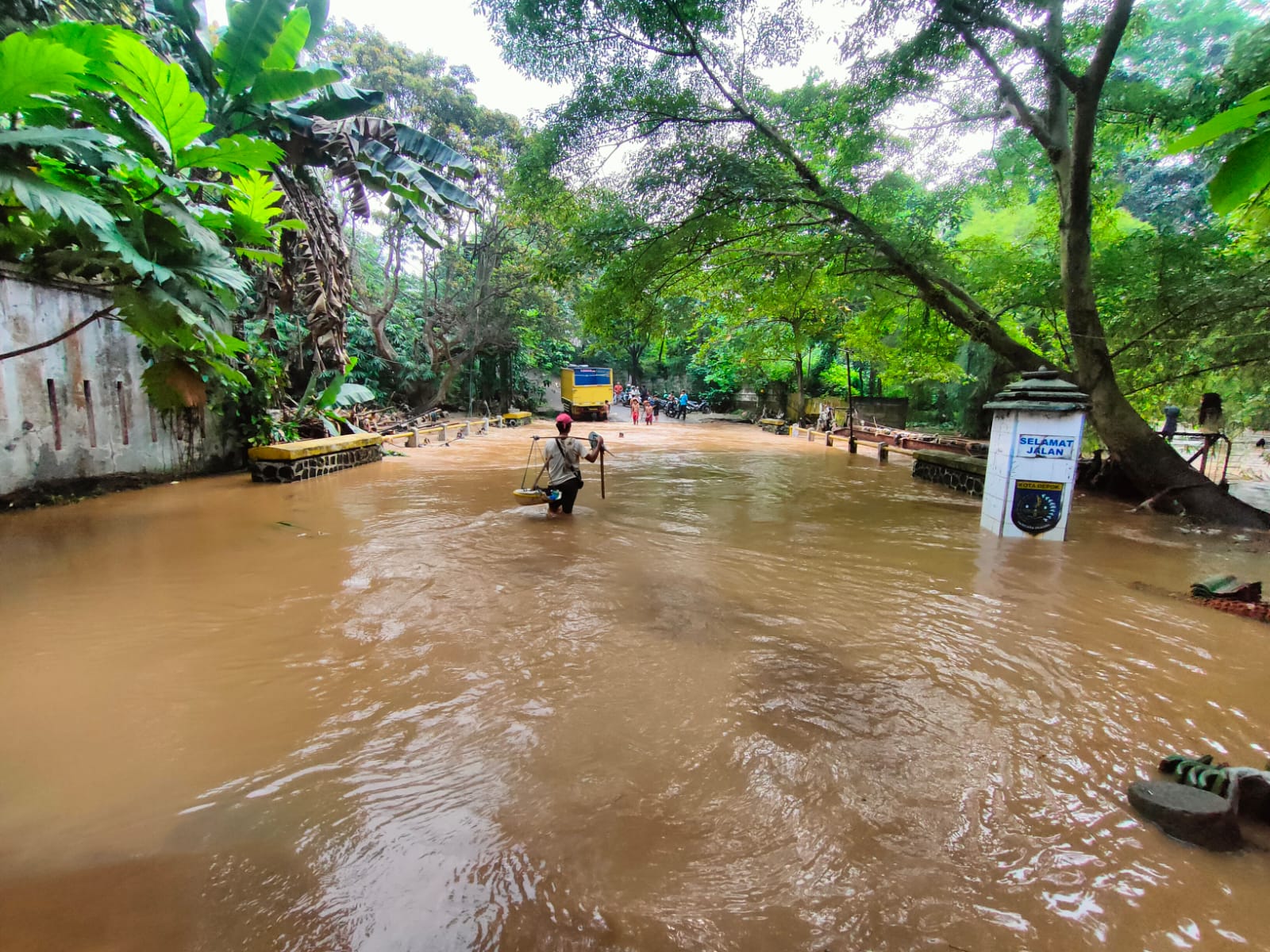 Ilustrasi: Banjir di Jalan Bandung Cinere Depok, beberapa waktu lalu.