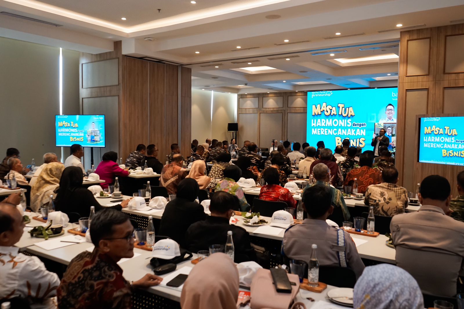 Peserta mengikuti Workshop Kewirausahaan Program bjb Pra-Purnapreneurship Tahun 2025 yang diselenggarakan bank bjb.