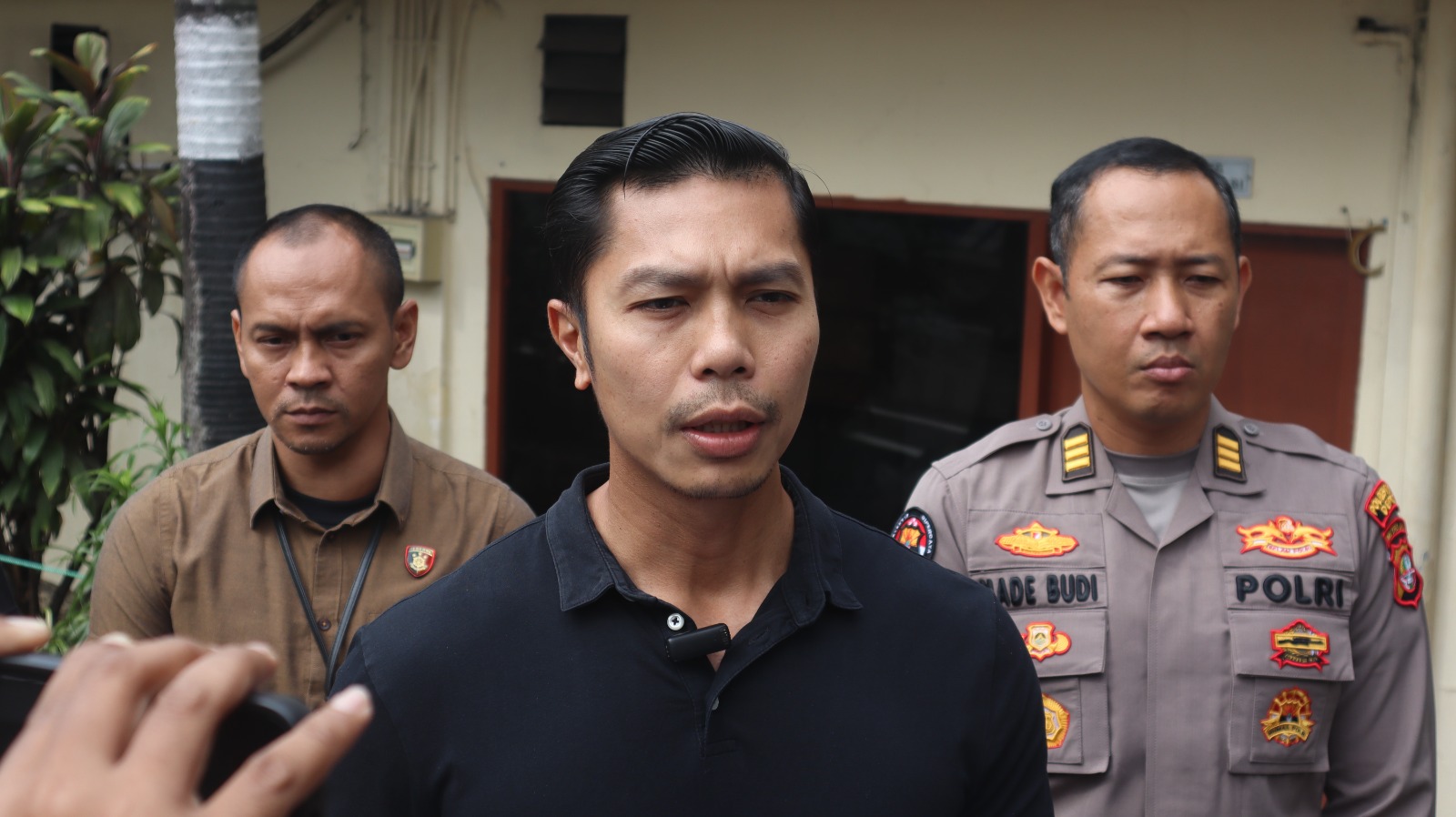 Kasat Reskrim polres Metro Depok, Kompol Made Gede Oka didampingi AKP Made Budi saat memberikan keterangan perihal penangkapan matel di Sukmajaya Depok.