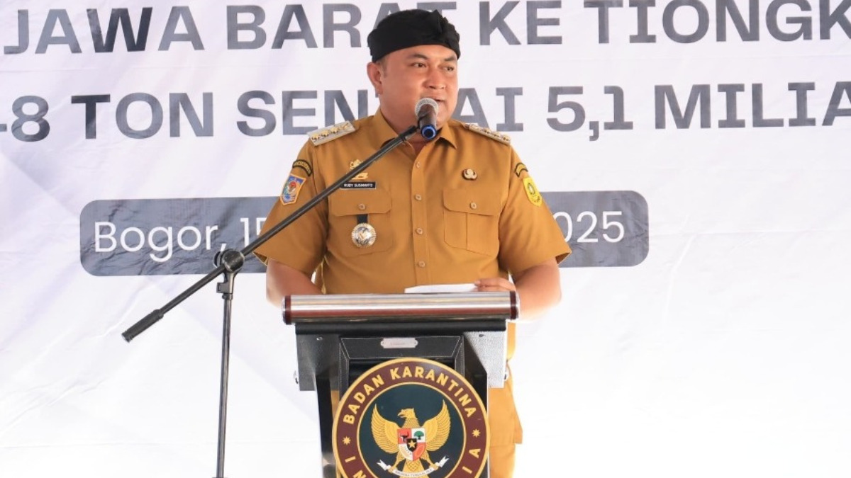 Bupati Bogor Rudy Susmanto melepas ekspor durian beku ke Tiongkok.