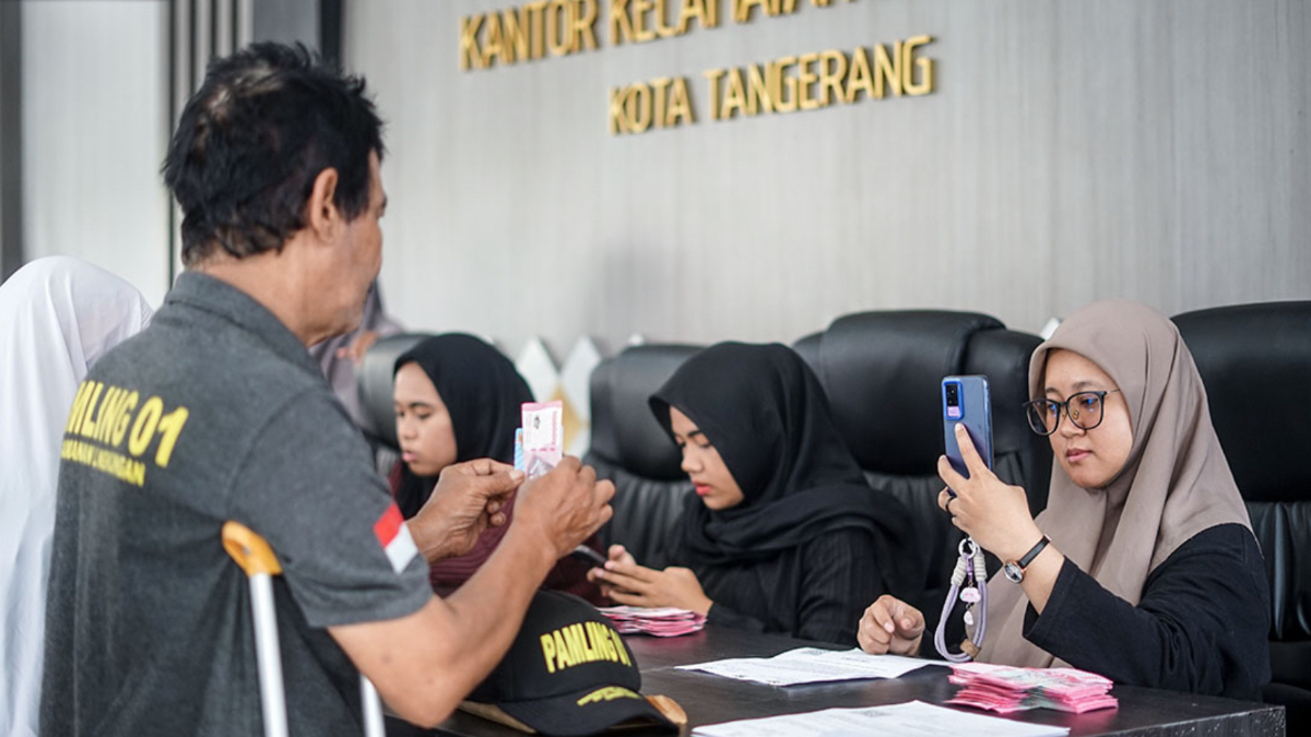 Ilustrasi penyaluran bansos KPM lewat KKS.