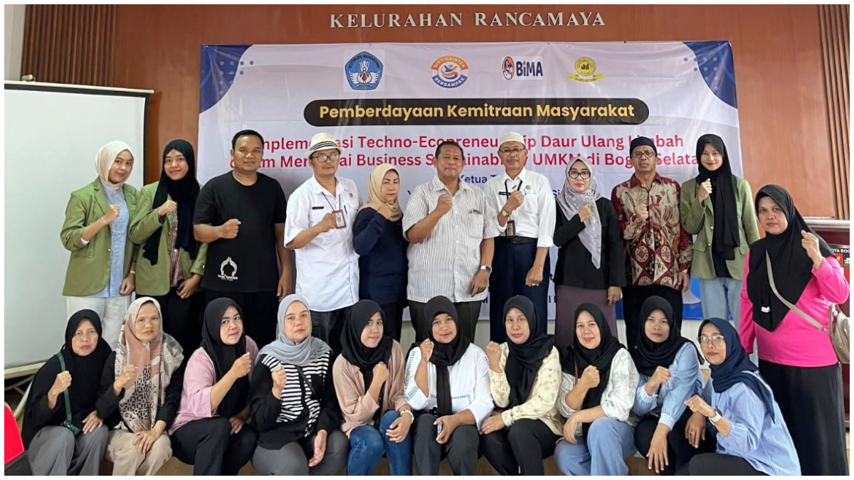 Kegiatan pelatihan yang digelar FEB Unide bekerja sama dengan UMKM Daur Ulang Limbah Kelurahan Rancamaya.