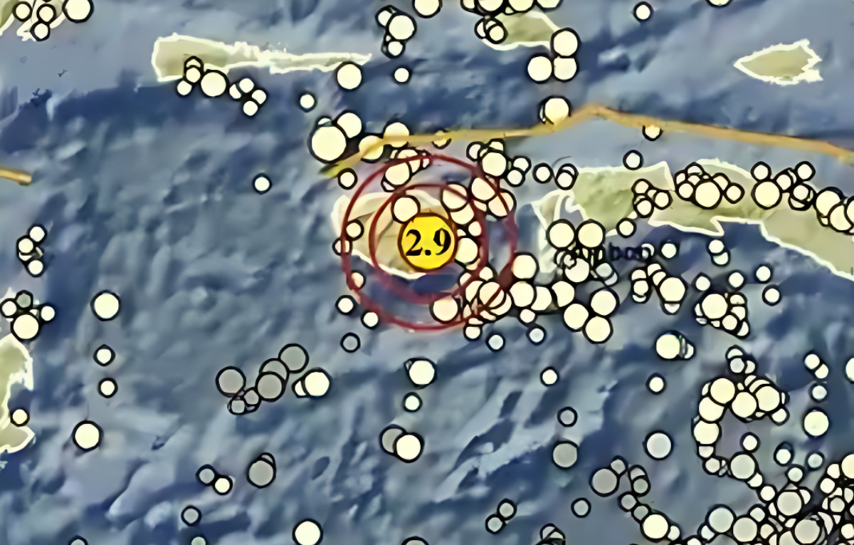 Pada Senin, 15 Desember 2025 gempa magnitudo 2,9 mengguncang kawasan barat daya Pulau Buru, Maluku.