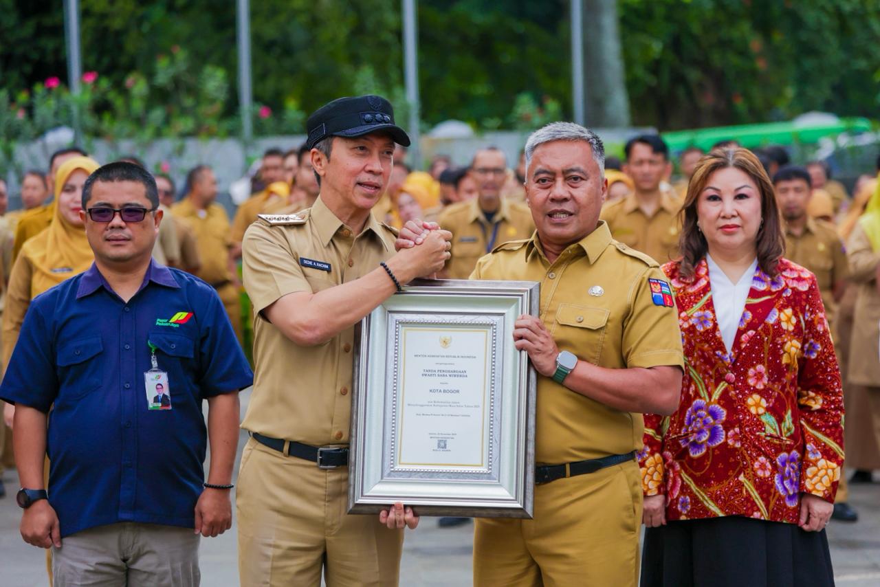Piagam penghargaan predikat Swasti Saba Wiwerda dalam program Kabupaten/Kota Sehat (KKS) 2025 yang diterima Kota Bogor. Foto: