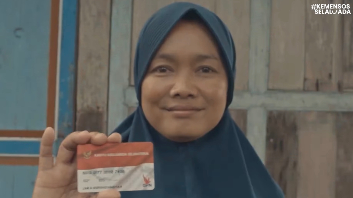 Ilustrasi: Penyaluran bantuan sosial (bansos) kepada para penerima manfaat atau KPM.
