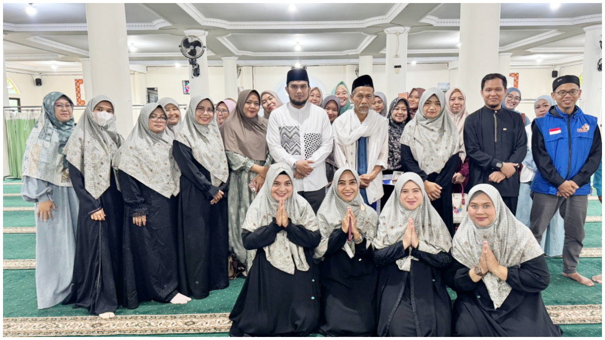 Civitas Akademik SMP ITA eL Ma&rsquo;Mur pasca melaksanakan kegiatan parenting.