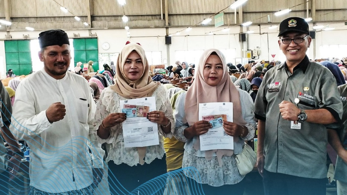 Ilustrasi: Penyaluran bantuan sosial (bansos) kepada para penerima manfaat atau KPM.