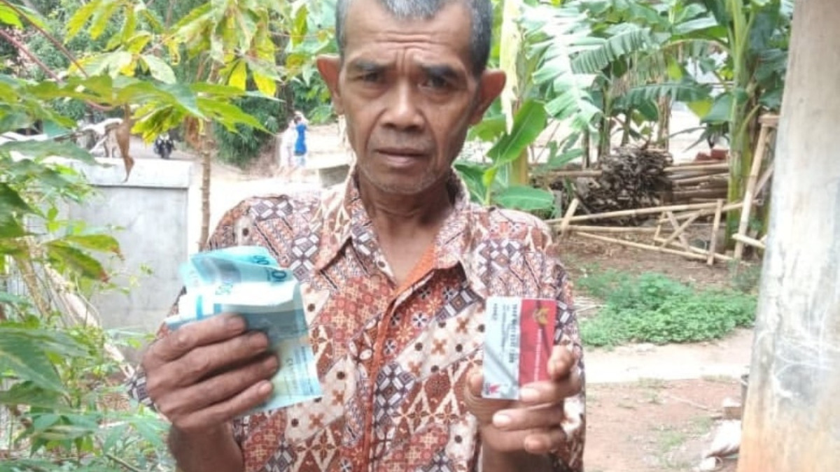 Ilustrasi: Penyaluran bantuan sosial (bansos) kepada para penerima manfaat atau KPM.
