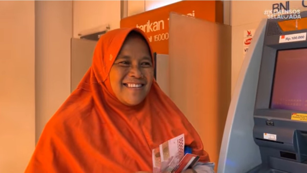 Ilustrasi KPM cairkan dana bansos