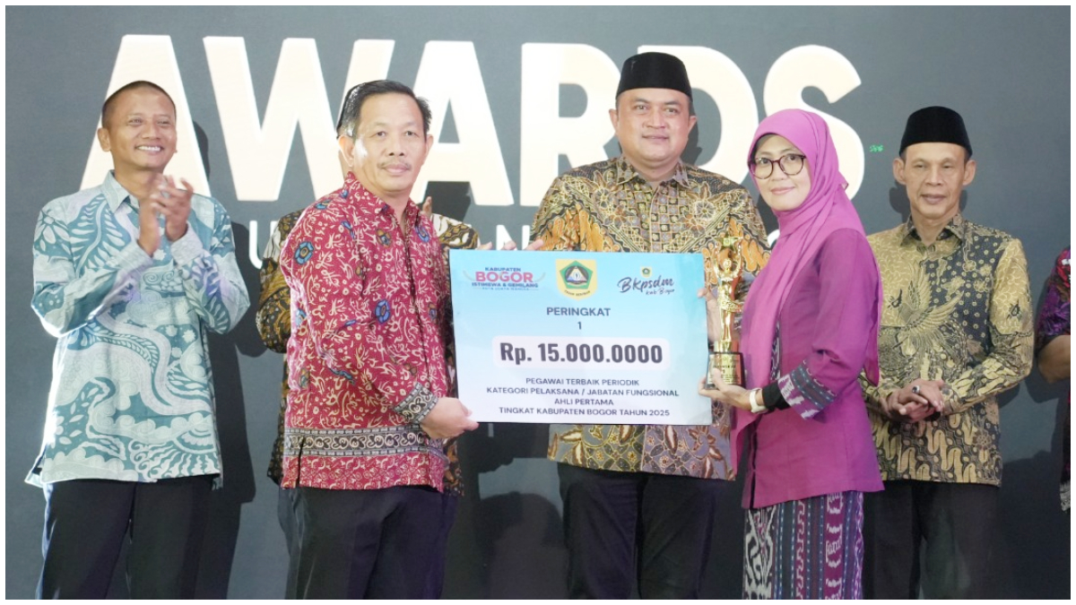 Malam Anugerah ASN 2025 yang diselenggarakan di aula Tegar Beriman, Cibinong, Kabupaten Bogor.
