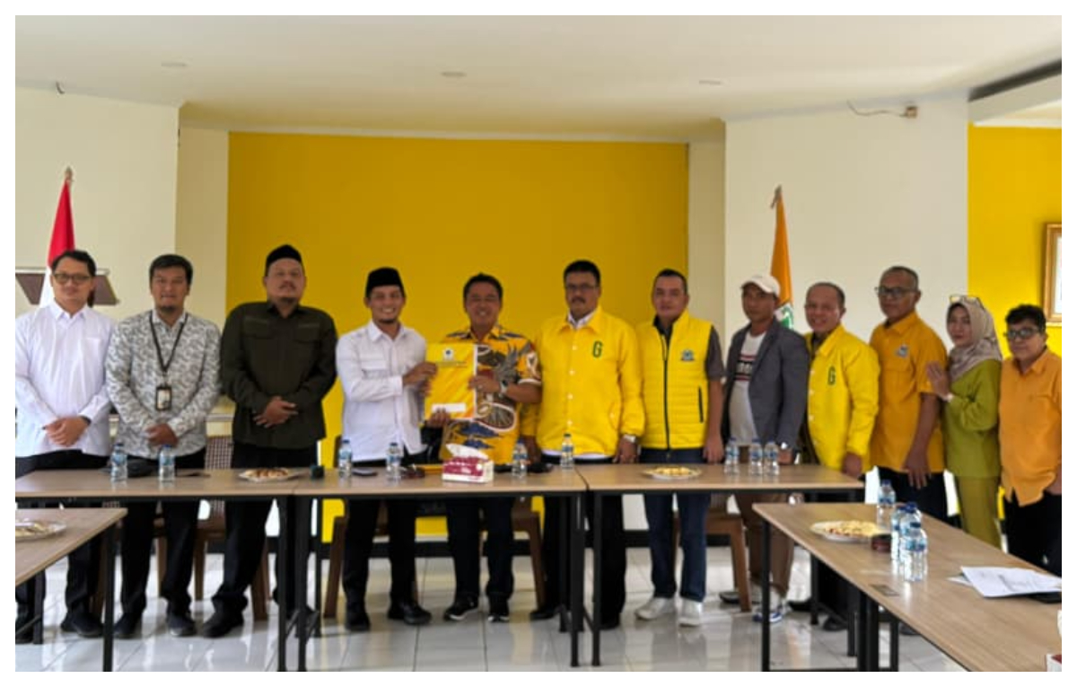 Bawaslu Kabupaten Bogor saat melakukan pemutakhiran data partai politik bersama DPD Golkar Kabupaten Bogor.