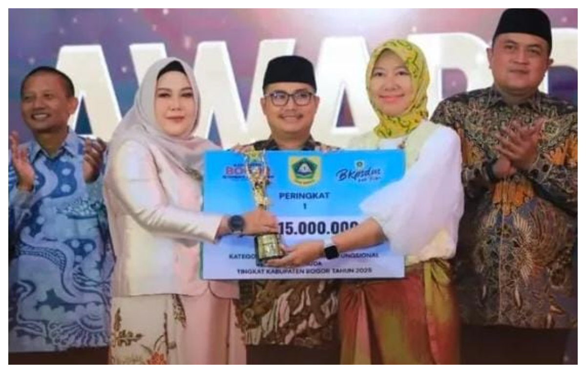 Winda Rismawati saat memperoleh penghargaan ASN Award tahun 2025.