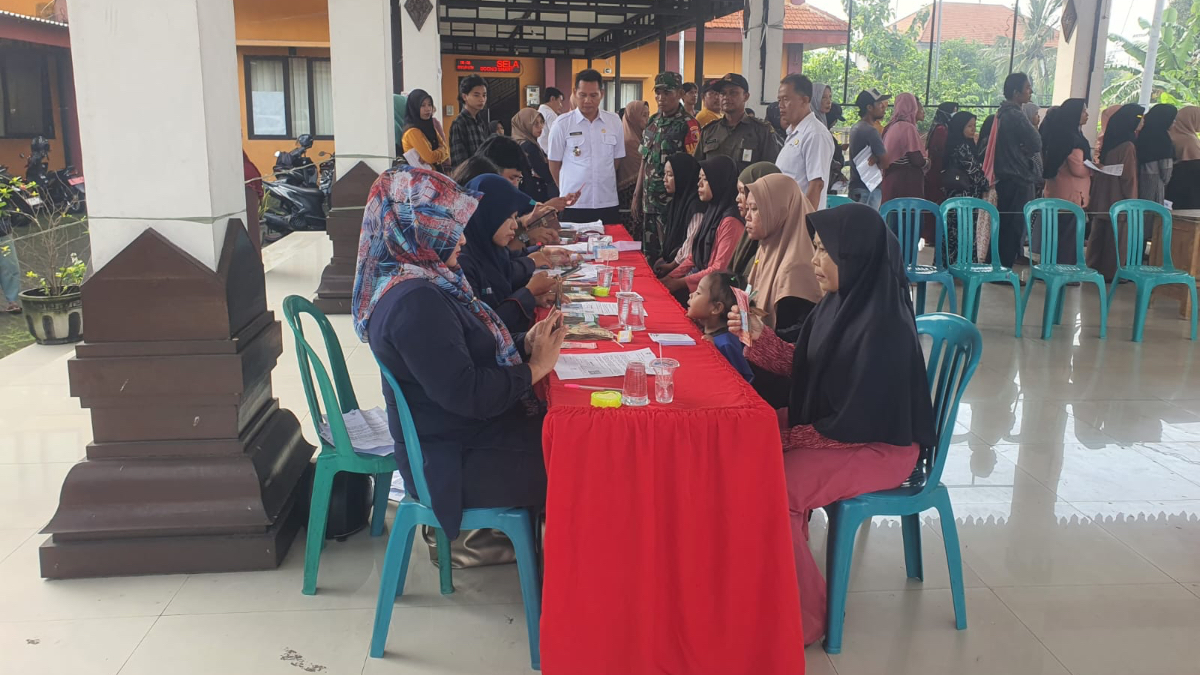 Ilustrasi penyaluran bansos BPNT KPM pemegang KKS.