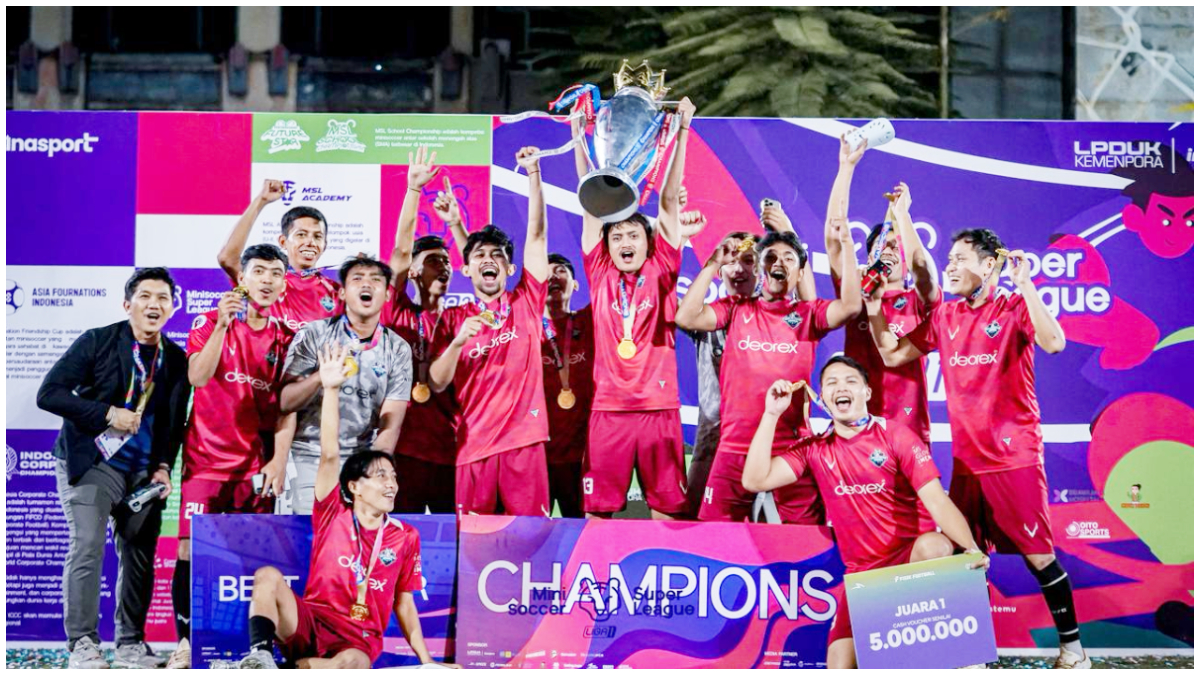 Awarding pemberian Trohpy Juara MSL Liga I 2025 kepada Sarmudha Doerex FC.