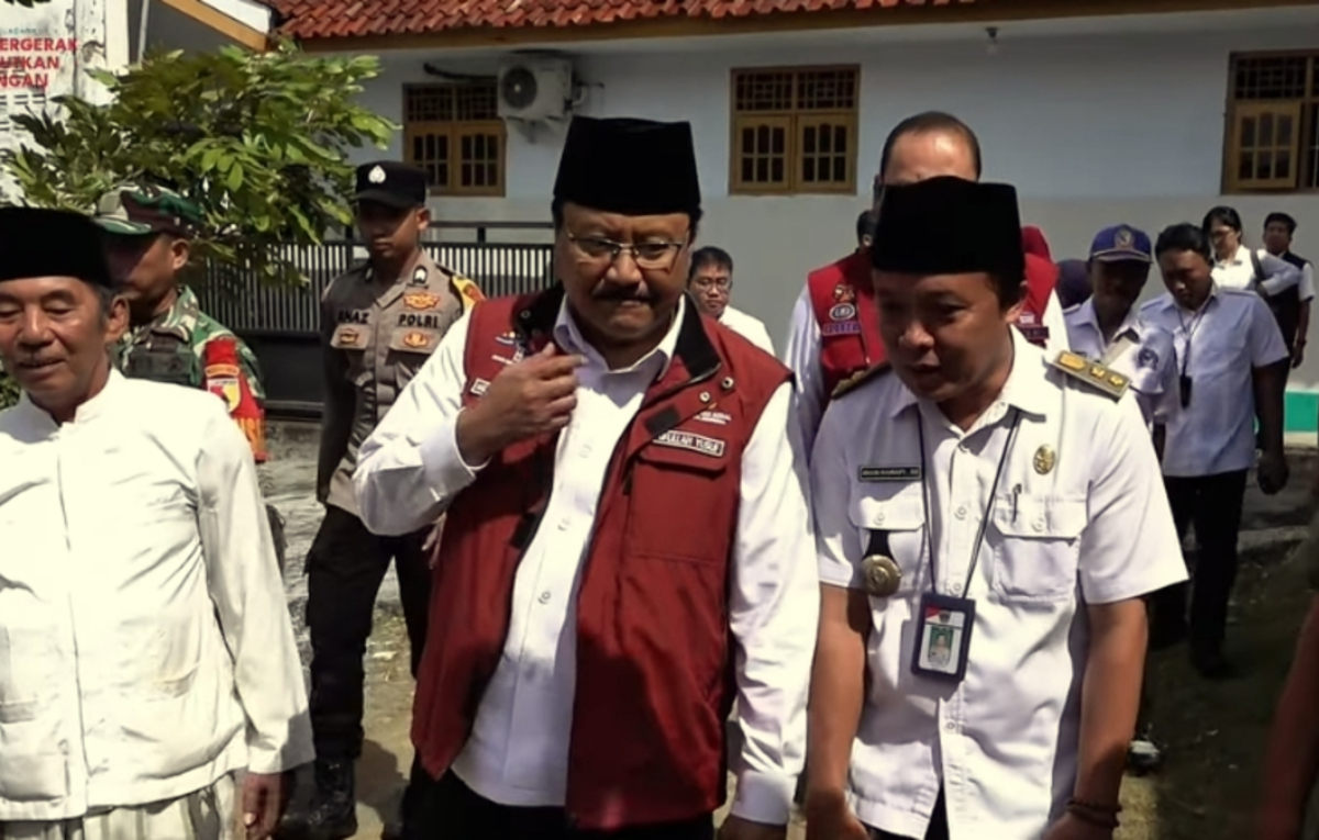 Menteri Sosial Saifullah Yusuf saat mengecek kesiapan pembagian Bansos.