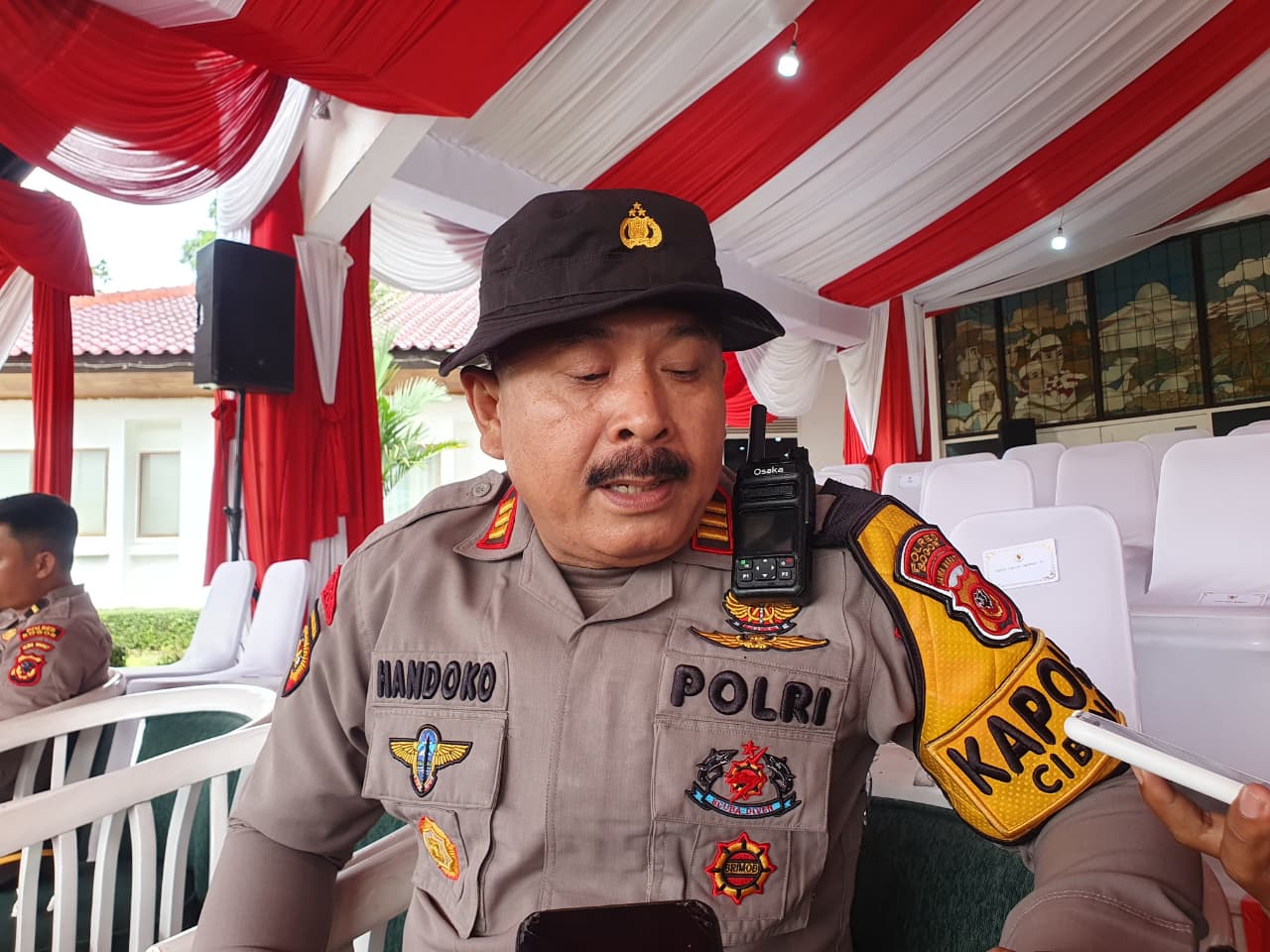 Kapolsek Cibinong, AKP Joni Handoko saat menyampaikan keterangan.
