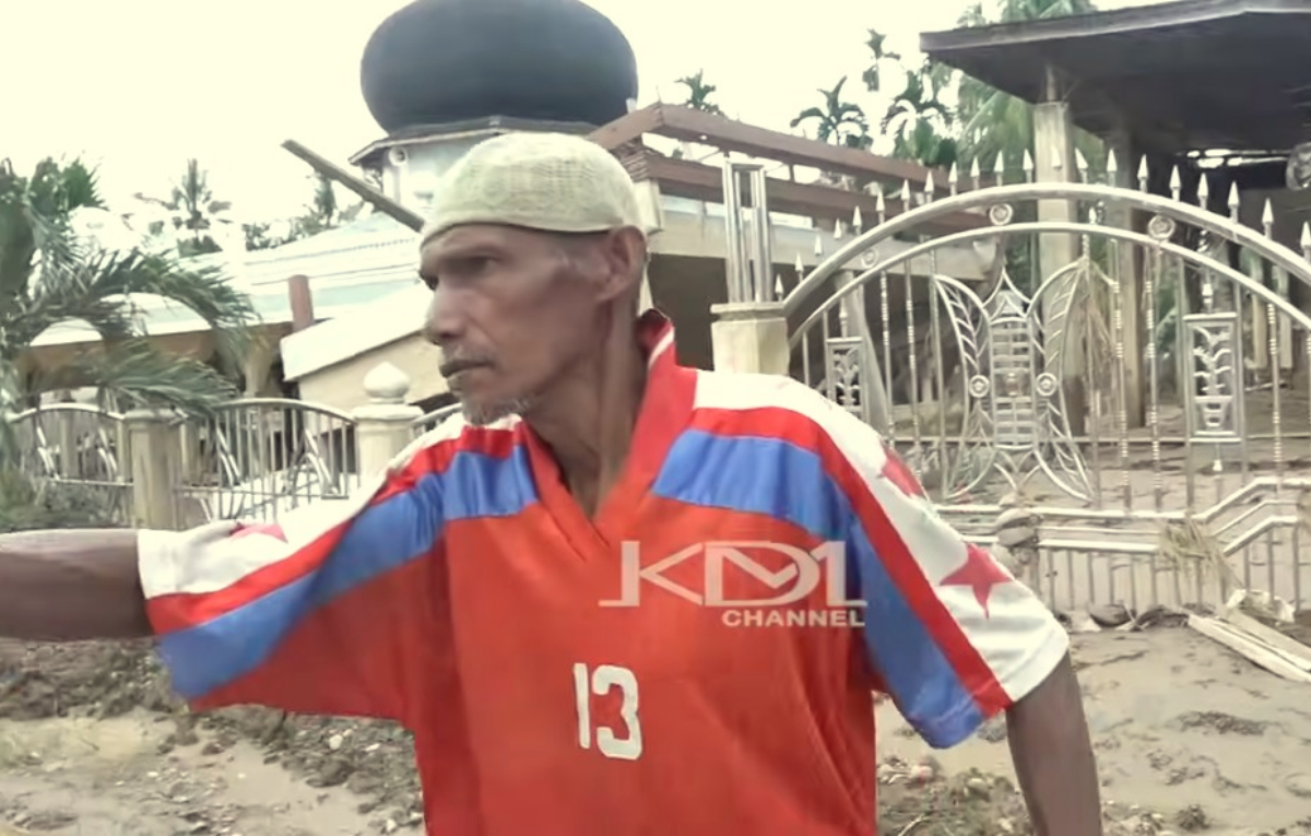 Asnawi saat berbincang dengan Gubernur Jawa Barat Dedi Mulyadi di Aceh.