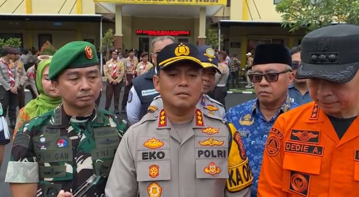 Kapolresta Bogor Kota, Kombes Pol Eko Prasetyo memberikan keterangan pers usai melaksanakan Apel Gelar Pasukan, Operasi Lilin, Jumat 19 Desember 2025.
