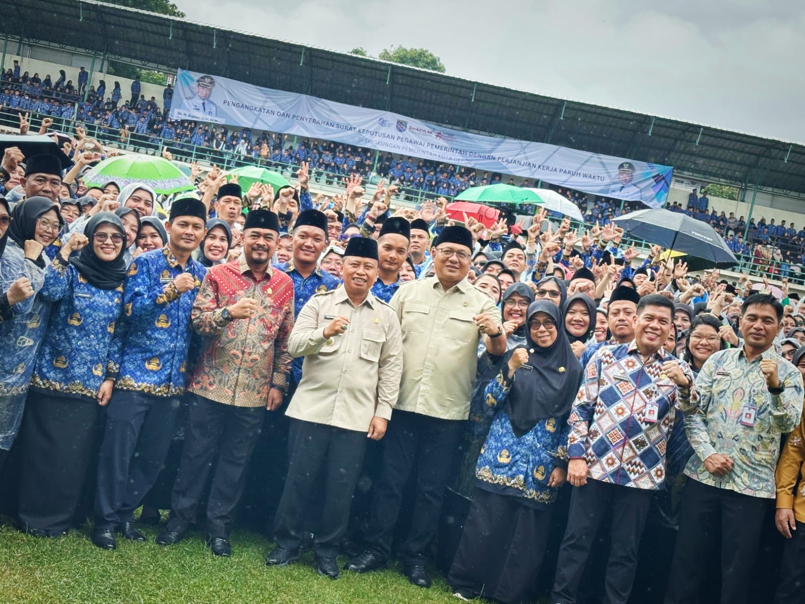 Suasana pelantikan PPPK Paruh waktu di Lapangan Stadio Merpati, Kota Depok, Jumat 19 Desember 2025.