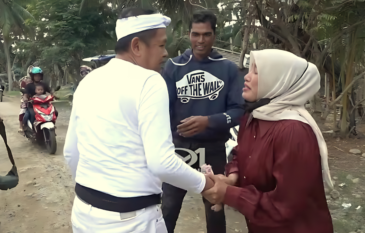 Warga Aceh menangis saat bertemu dengan Gubernur Jawa Barat Dedi Mulyadi.