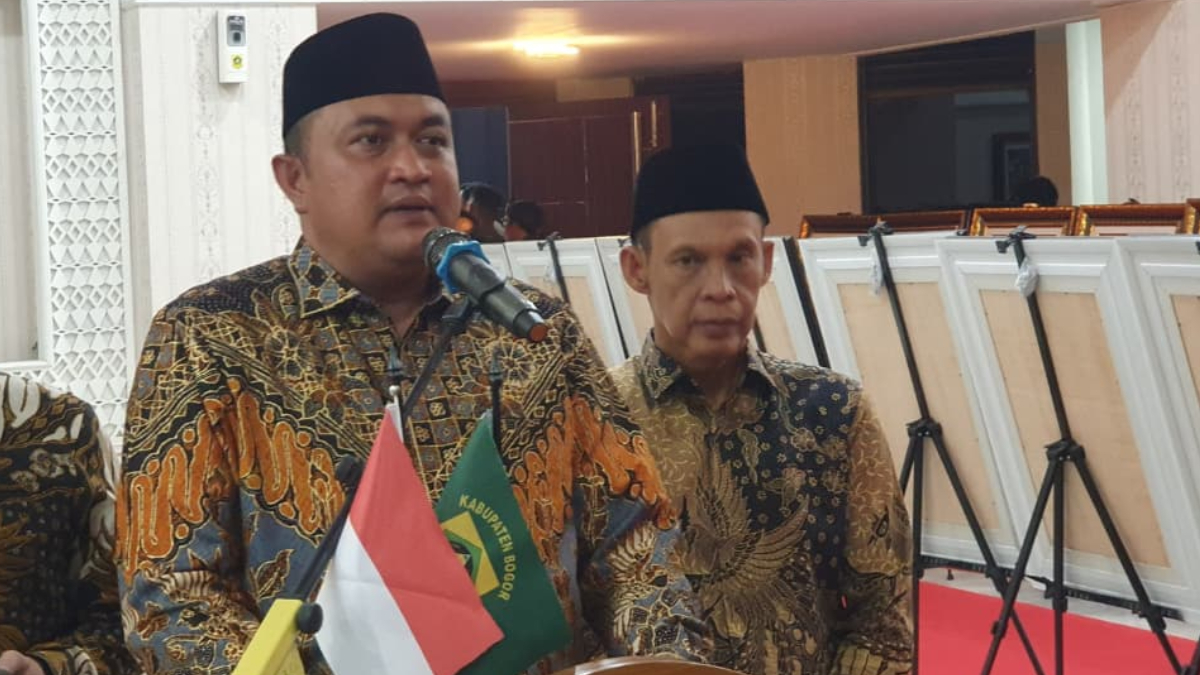 Bupati Bogor Rudy Susmanto saat menyampaikan keterangan.