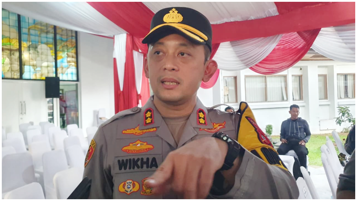 Kapolres Bogor, AKBP Wikha Ardilestanto saat menyampaikan keterangan soal perekrutan joki di Jalur Puncak.
