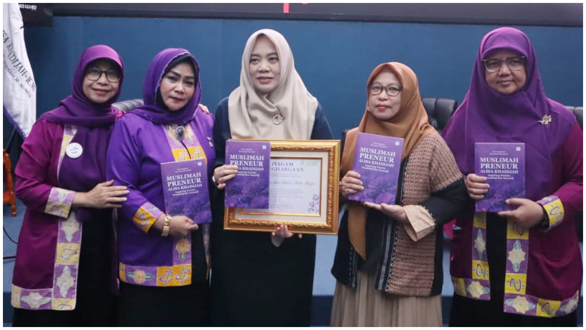 Peluncuran buku Muslimah Preneur, Alisa Khadijah Inspiring Wanita Produktif di Gedung Perpustakaan, Kota Bogor.